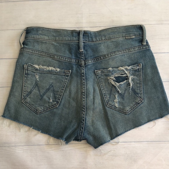 MOTHER The Maverick Chew 10”HR Cutoff Jean Shorts - Picture 4 of 14